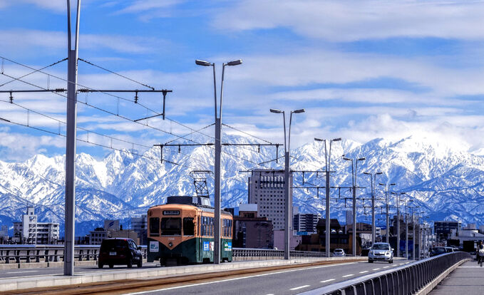 富山大橋からの立山連峰(２月～３月)