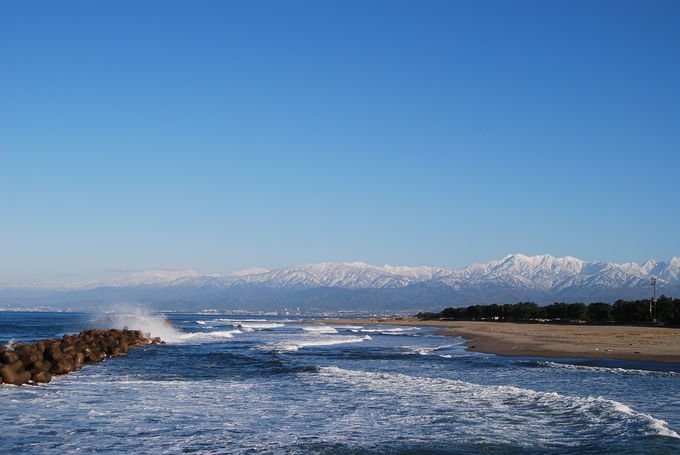 岩瀬浜から望む立山連峰①