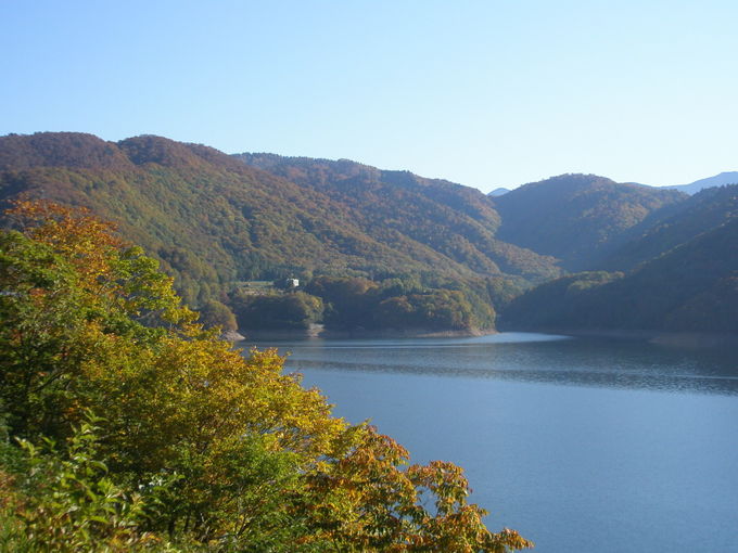 紅葉の有峰湖2