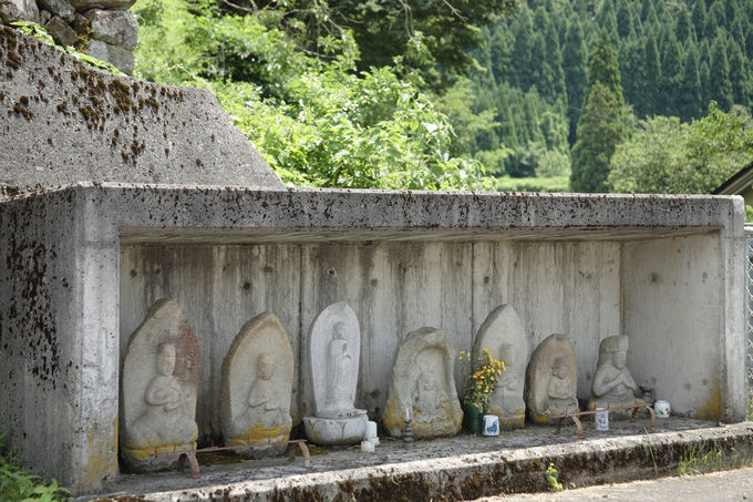 野仏の里