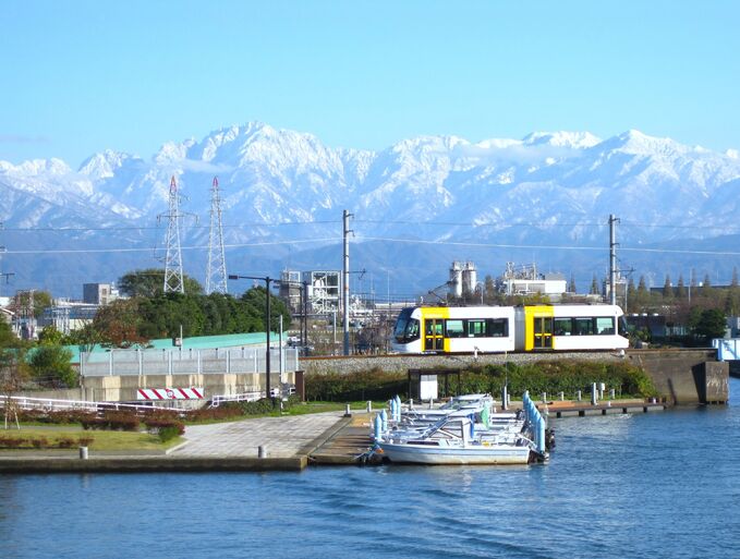 ポートラムと立山連峰