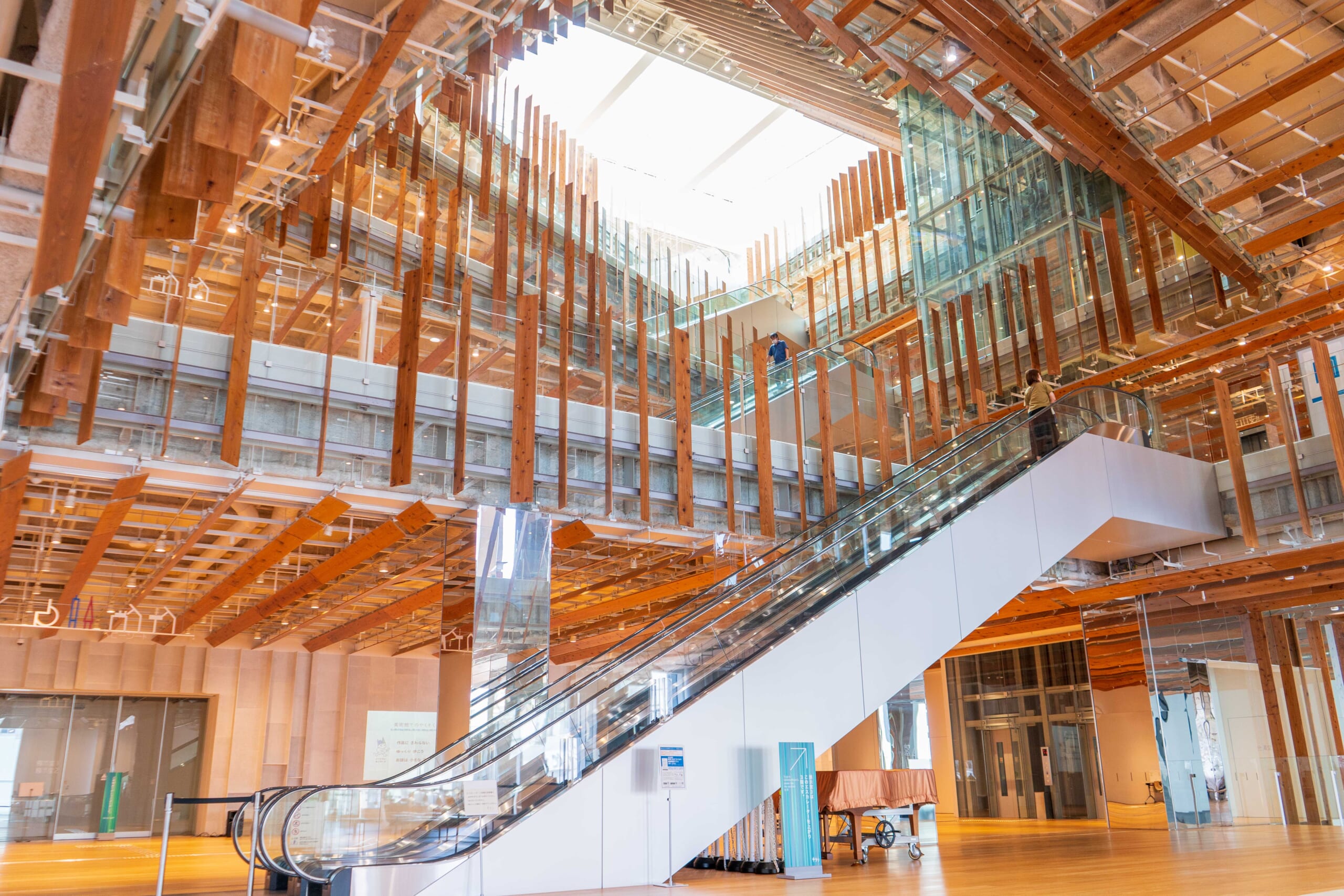 富山市ガラス美術館