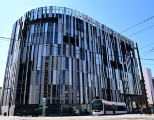 富山市ガラス美術館