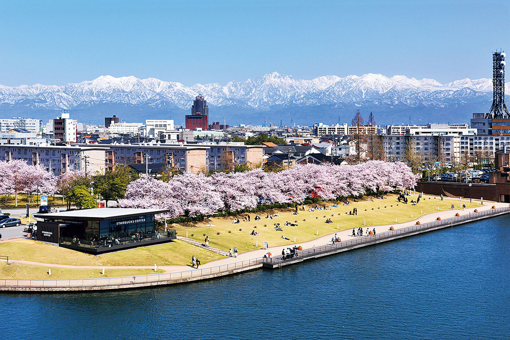 富岩運河環水公園(天文橋)