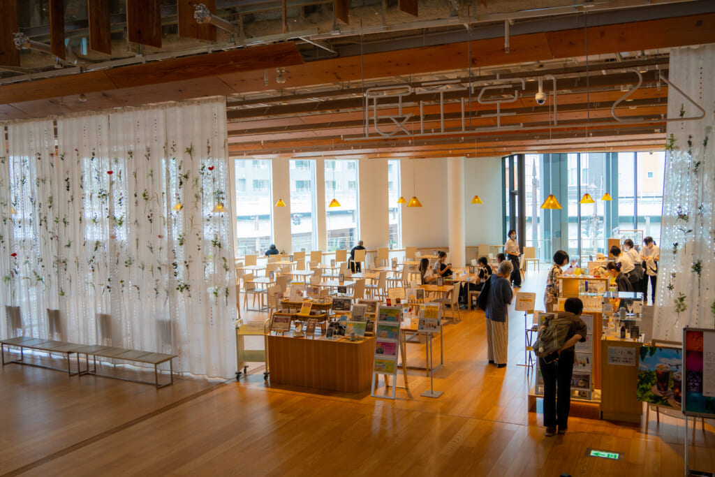 富山市立図書館 - 観光スポット | 富山市公式観光サイト