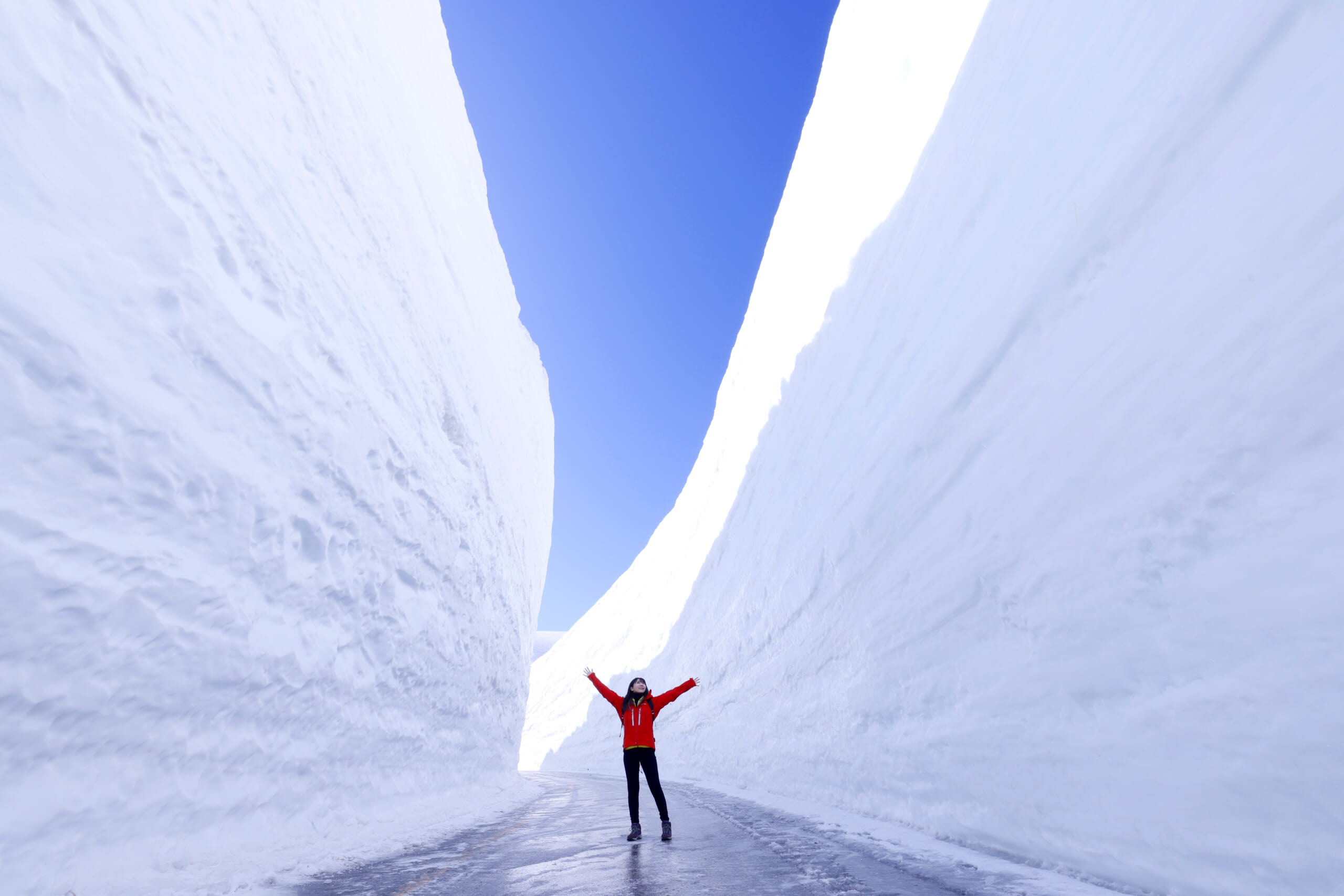 The Tateyama Kurobe Alpine Route will be fully open from April 15th.