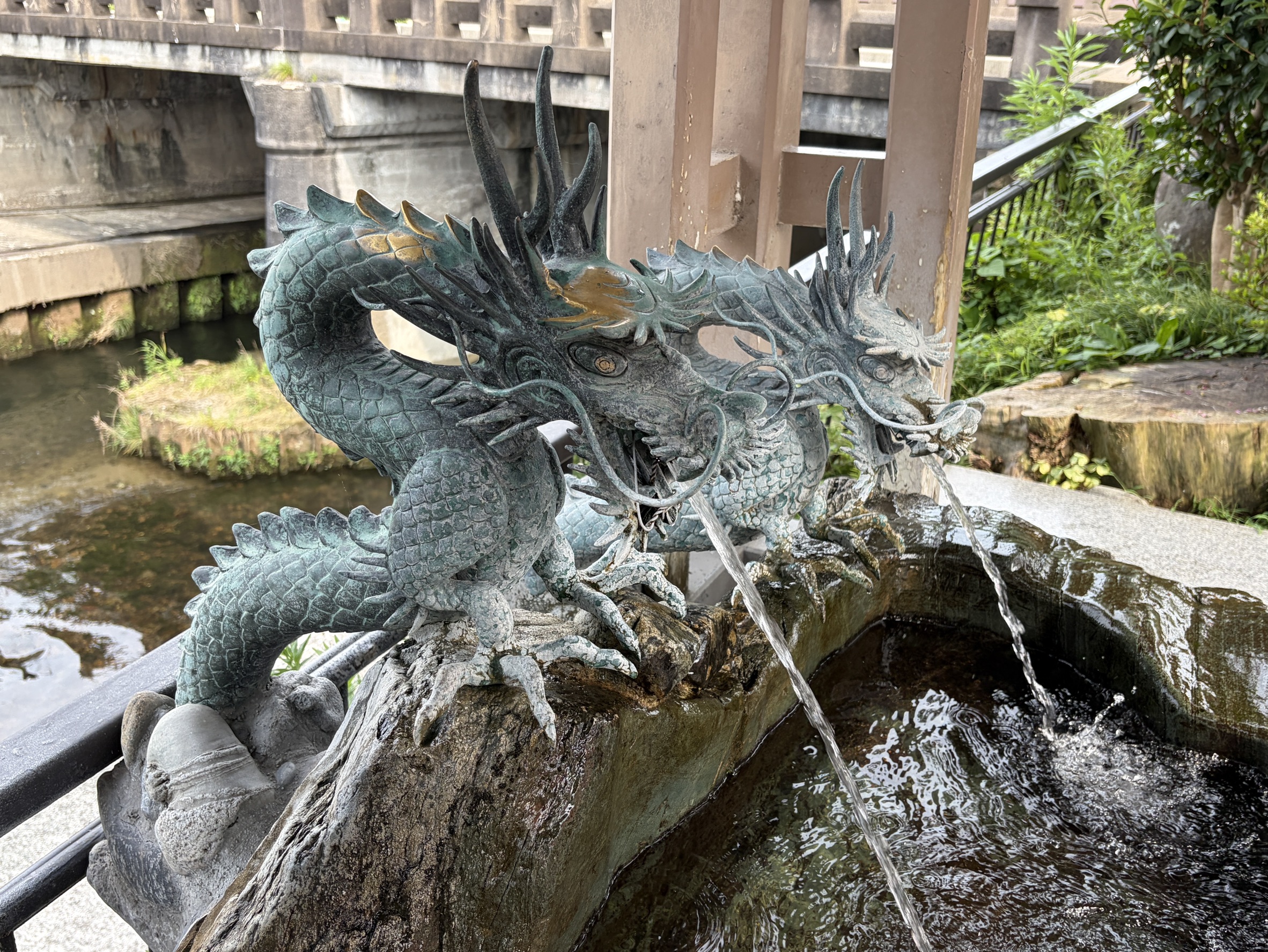 石倉町延命地蔵尊の水