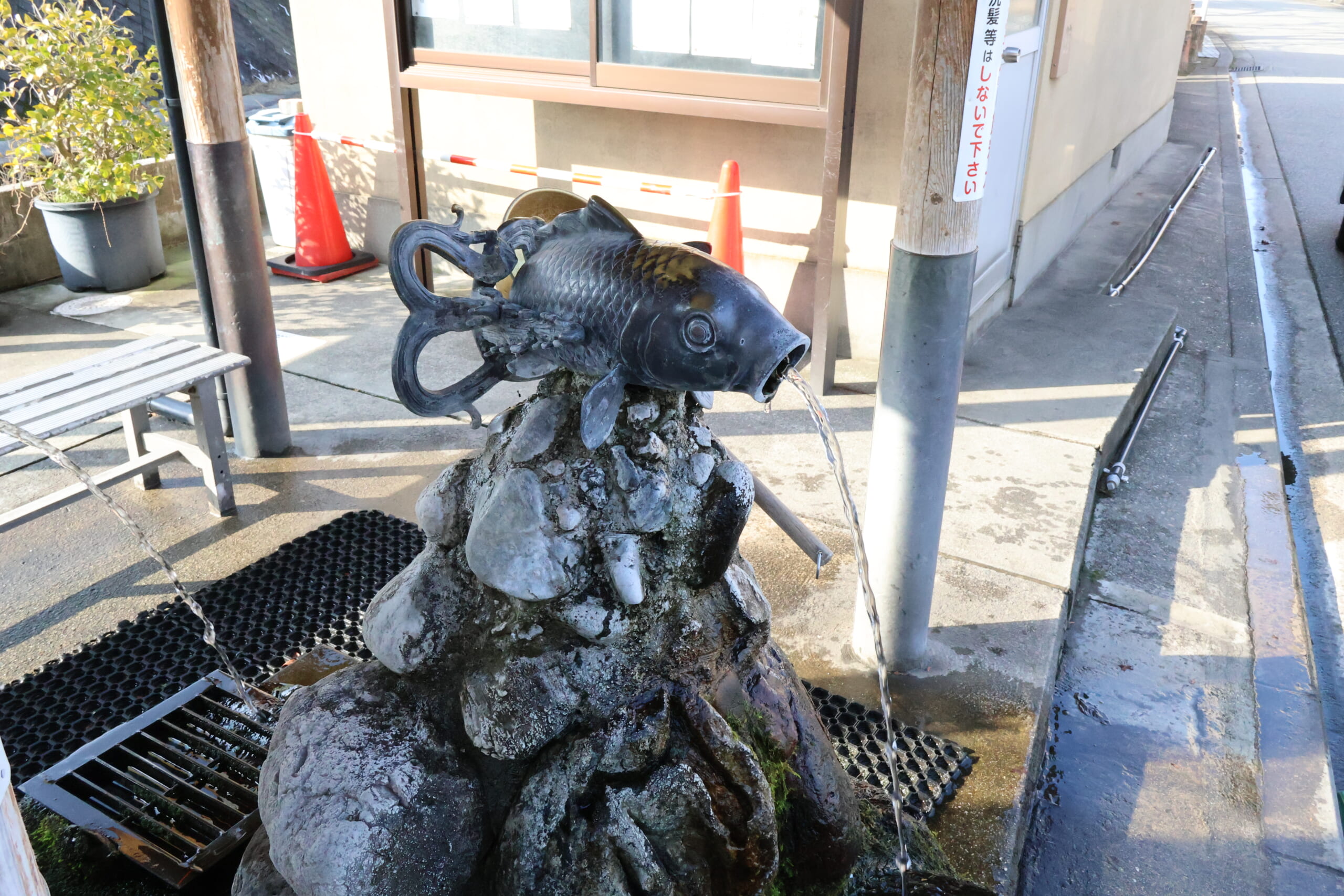 石倉町延命地蔵尊の水