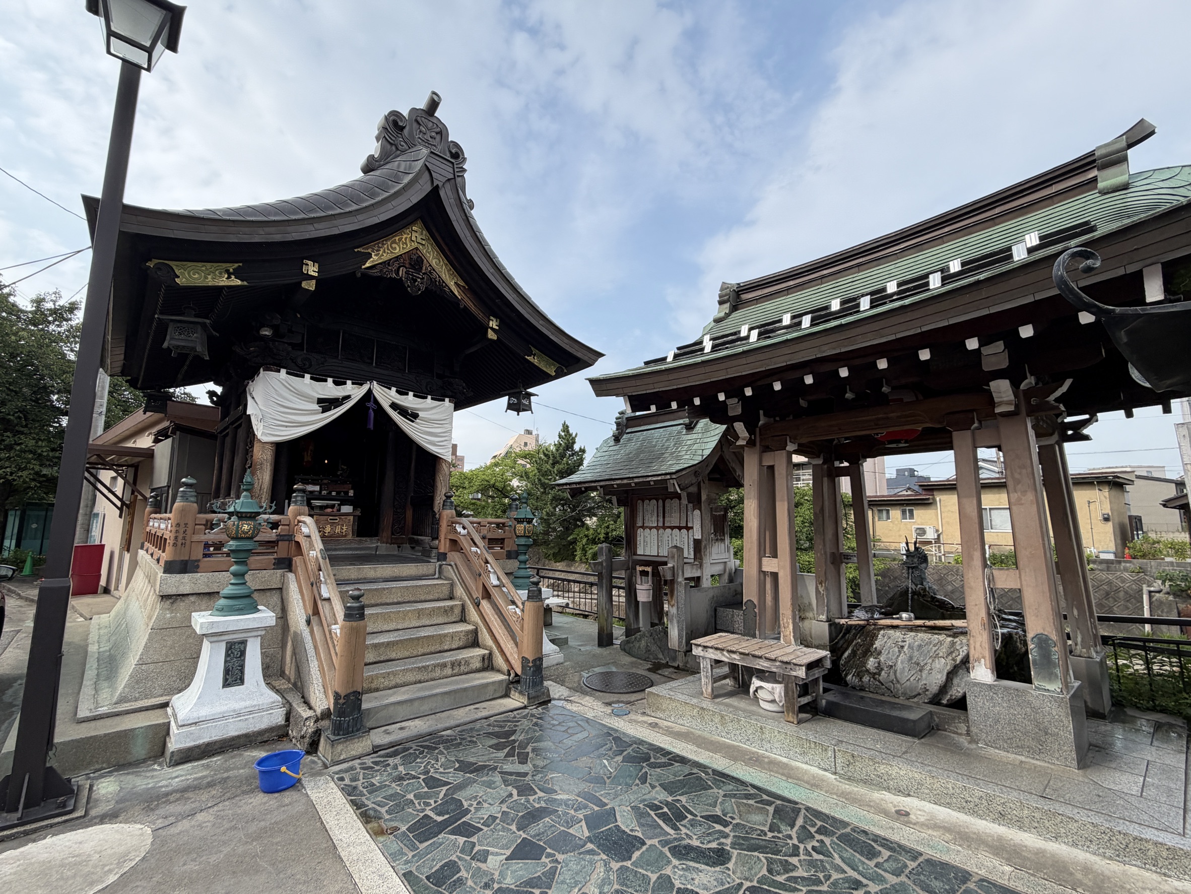 石倉町延命地蔵尊の水