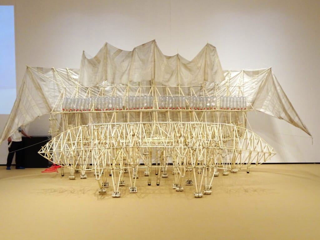 「テオ・ヤンセン展」開催中【富山県美術館】