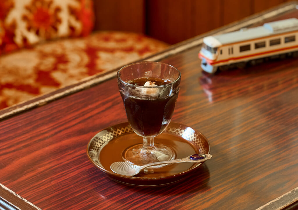 レトロなグラスに入った自家製コーヒーゼリー