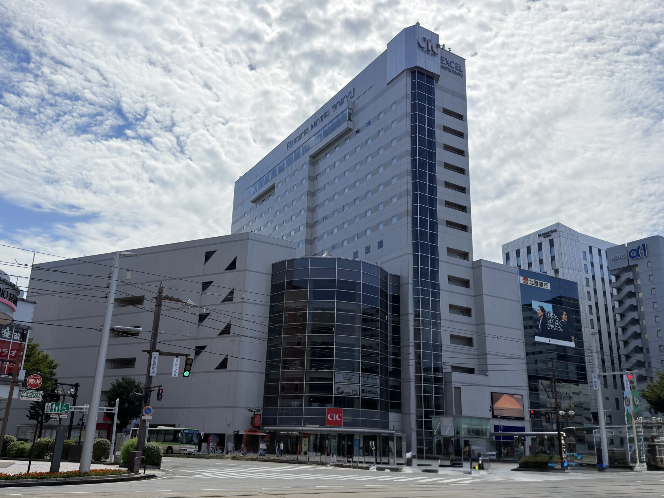 富山市国際交流センター（土・日・祝日） ／富山市役所（平日）