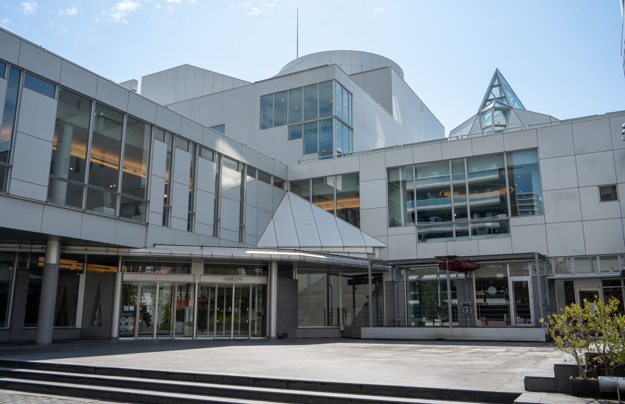 富山市民プラザ