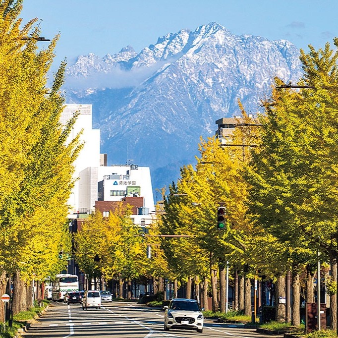 まもなく雪化粧。立山連峰の絶景シーズンへ